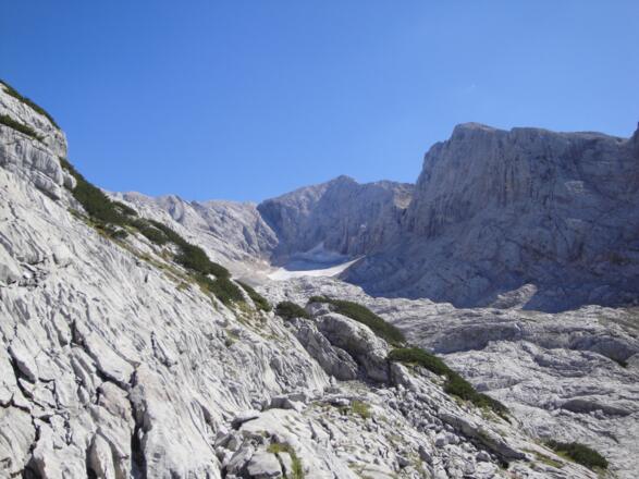 Bei der Hosswand, geradeaus das Schneeloch