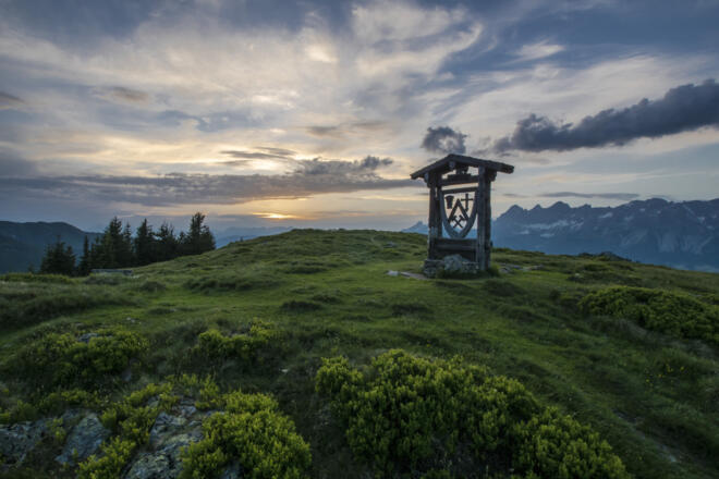 Das Wappen von Rohrmoos-Untertal auf dem Gipfel des Rossfeld