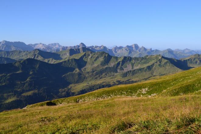 Blick auf den Bregenzerwald und die Schweizer Alpen