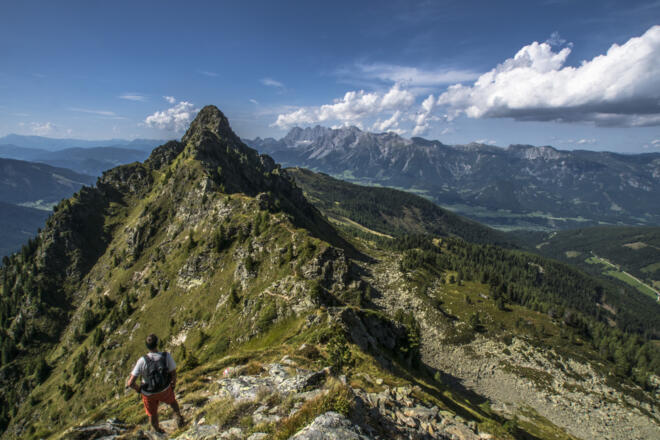Blick über den Krahbergzinken zum Dachsteinmassiv