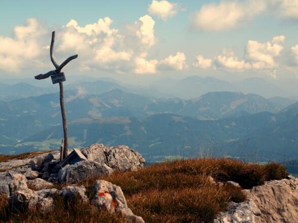 Toter Mann 2137m, Wurzel-Gipfelkreuz