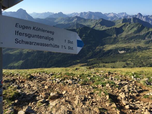 Abstieg vom Plateau zur Ifersguntenalpe