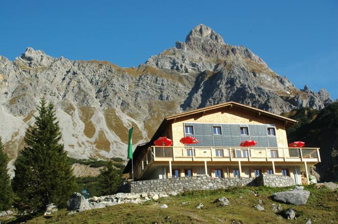 Einkehren am Ziel dieser Tour - in der Heinrich-Hueter Hütte im Rellstal