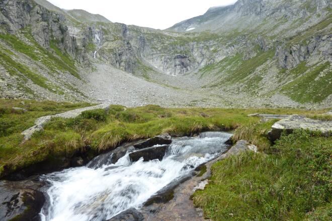 Abfluss des Keilbaches aus dem Keilbachmoos - Uscita del Rio del Conio dal stagno Keilbachmoos