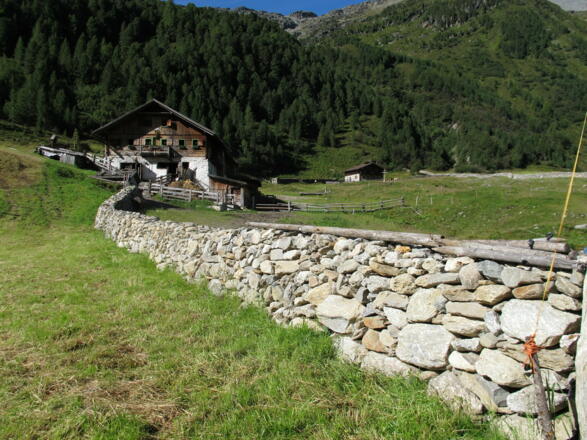 Trockensteinmauer bei der Unteren Seebachalm