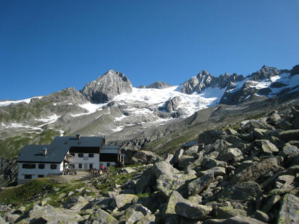 Plauener Hütte gegen Reichenspitzgruppe
