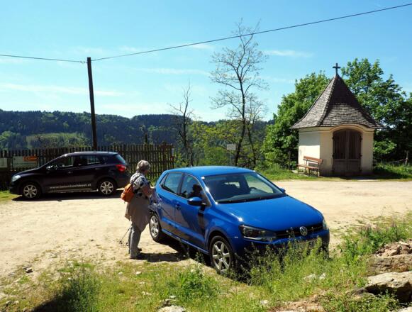 Abstieg zur Donau links der Kapelle