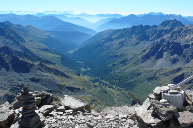 Blick vom Gipfel ins Debanttal