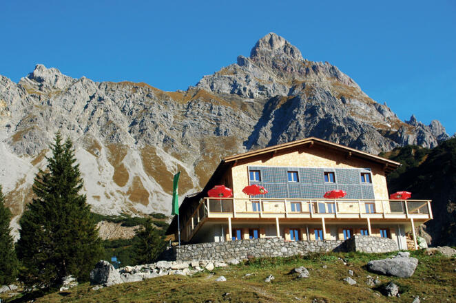 Heinrich Hueter Hütte mit Zimba