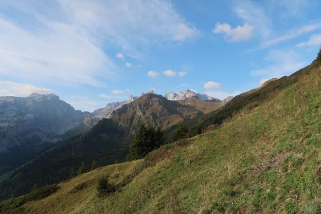 Blick vom Golm auf die Gaißspitze mit den Drei Türmen im Hintergrund.