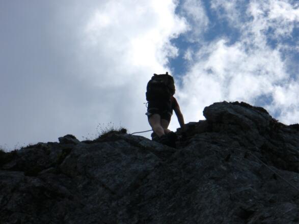 Unterwegs am Atterseeklettersteig beim Schlusshang