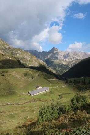 Obere Zaluandaalpe mit der Zimba im Hintergrund