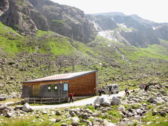 ... bis zur Talstation der Materialseilbahn.