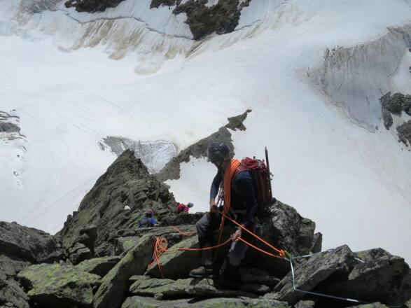 ... als der Nordgrat, die Felsqualität ist besser.