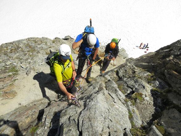 Die zweite und letzte Abseilstelle hinunter in den Urkundsattel.