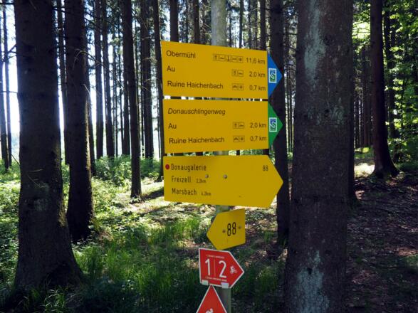 Wegtafel am Kamm 480m