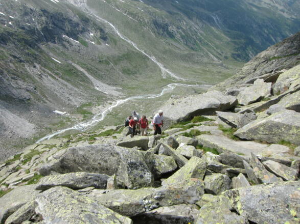 Ab ca. 2300 m erreichen wir flacheres Gelände ...