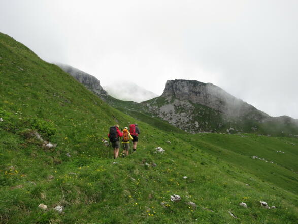 Ein wunderschöner Höhenweg führt von der Oberen Überlutalpe bis zum Ischkarneier Fürggele.