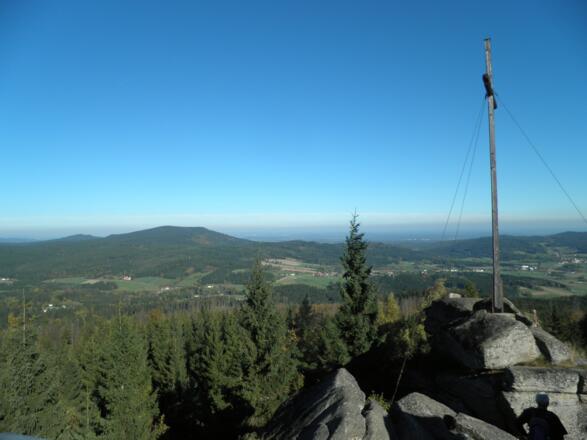 Nebelstein-Gipfelkreuz mit Blick nach Tschechien
