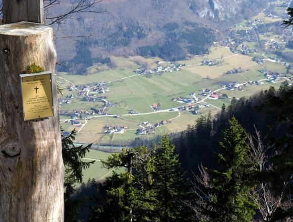 Tiefblick vom Grat (~ 1370m) ins Almtal