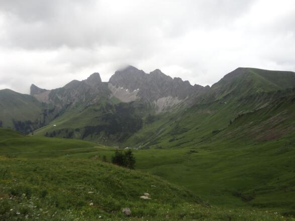 Blick auf Analper Stecken, Wildes Gräshorn und Zitterklapfen ( im Nebel )