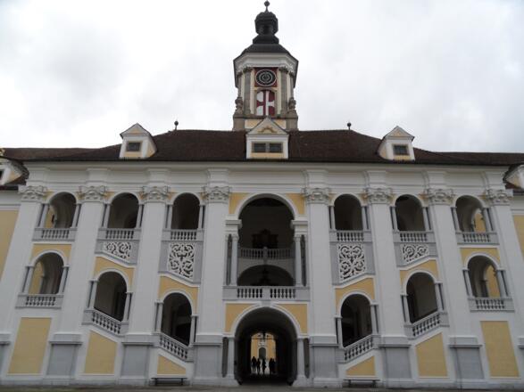 Eine Innenhofansicht des Stift St. Florian.
