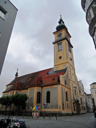 Die Stadtpfarrkiche Linz am Pfarrplatz.