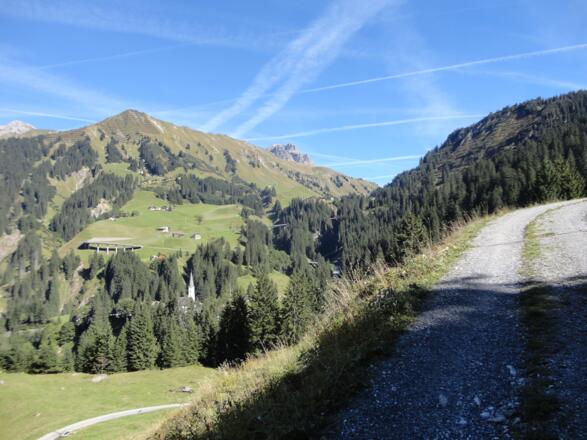 Blick auf die Hochtannbergstraße über Schröcken