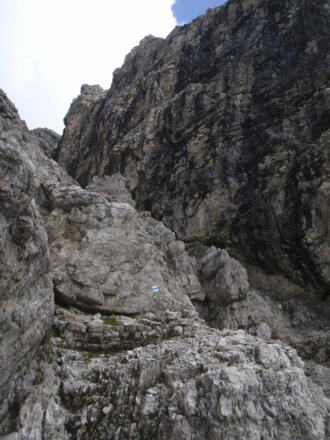 Immer der weiß-blau-weißen Markierung hinterher klettern