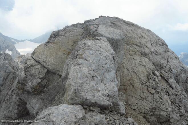 Zuerst versuchte ich rechts vorbei, da ist aber noch ausgesetzter, also oben drüber