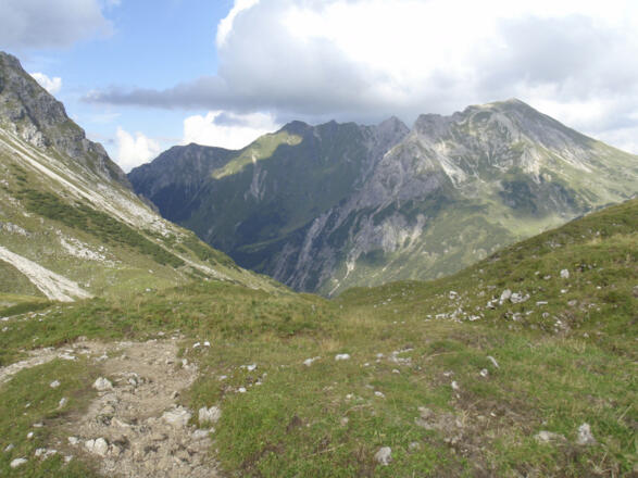Am Gemstelpass. Im Hintergrund das Walser Geißhorn