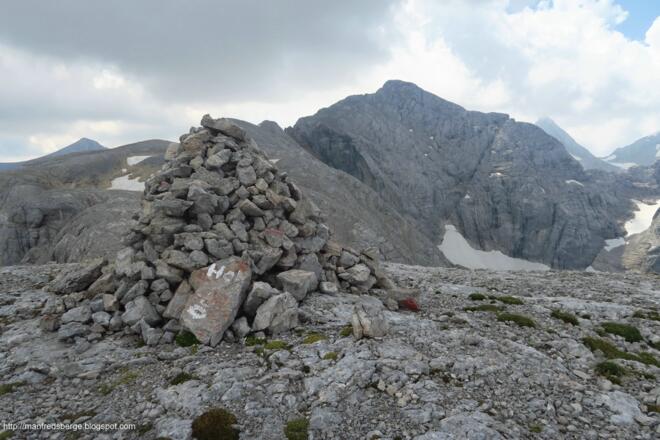 Vorne der Hohee Ochsenkogel, dahinter das Hohe Kreuz