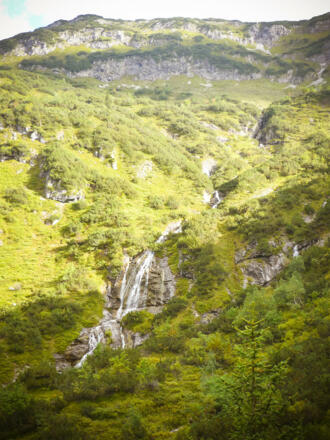 Wasserfall der wohl die Klamm schuf