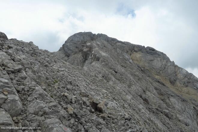Oben steht ein anderer Hohes Kreuz-Besteiger