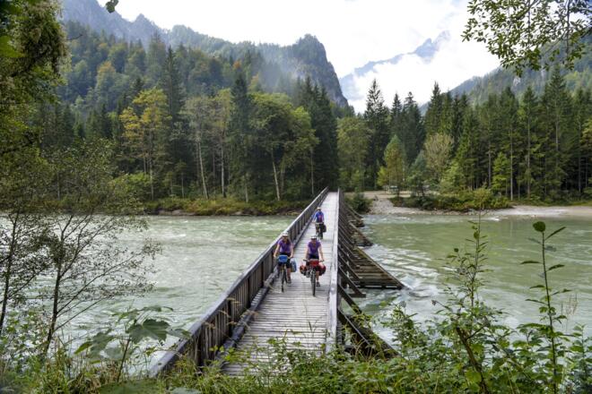 Auf der Ennsbrücke im Nationalpark Gesäuse