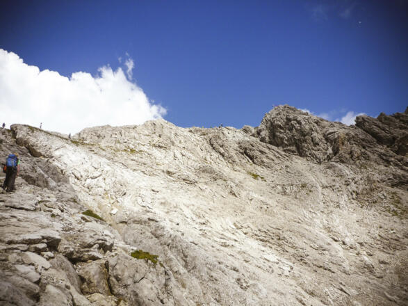 Oben sieht man schon den Gipfelgrat
