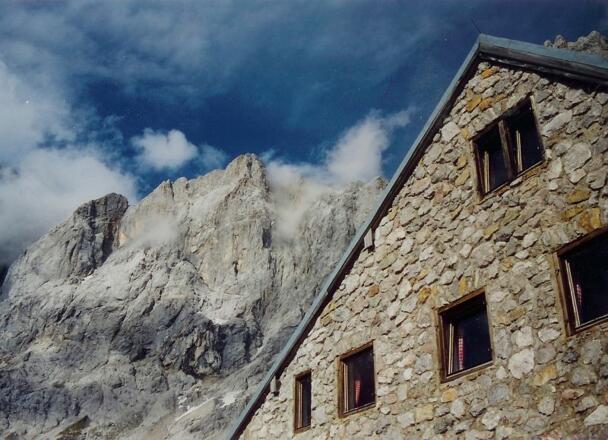 Die Dachsteinsüdwandhütte.