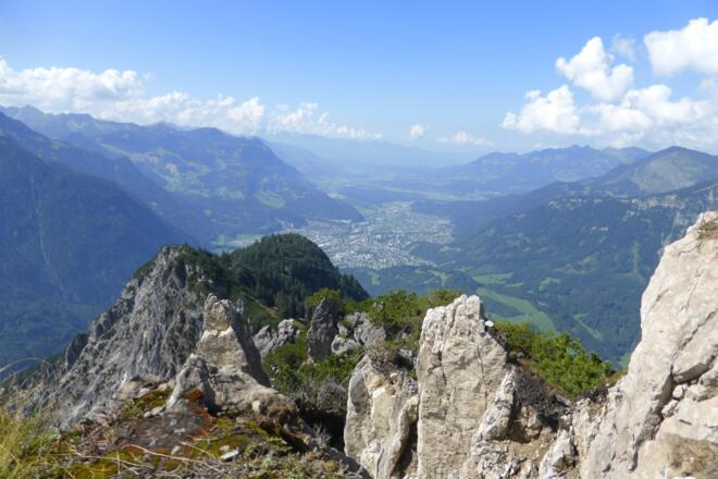 Ausblick von der Davenna ins Walgaugebiet