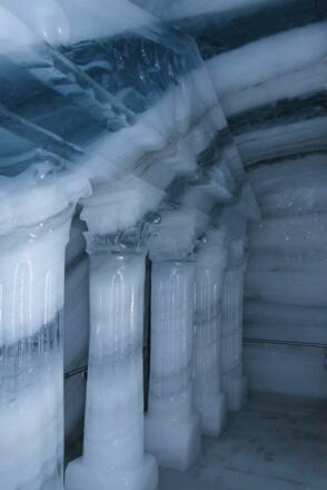 Säulenportal im Dachstein Eispalast.