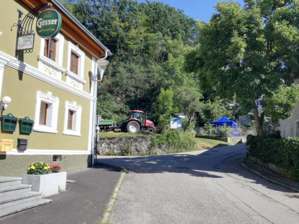 Bei der Kreuzung gehts nach rechts ...