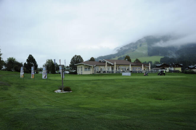 Vorbei führt der Weg am Golfclub Urslautal