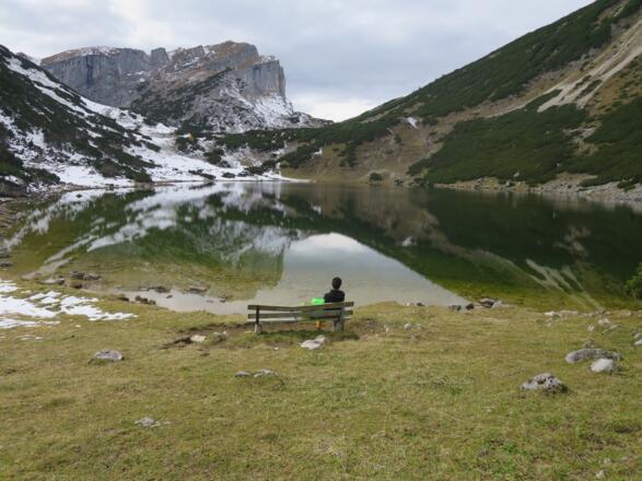 Zireiner See, hinten die Rofanspitze.