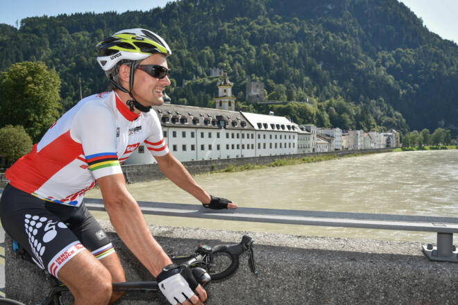 Rennradfahrer bei Rattenberg