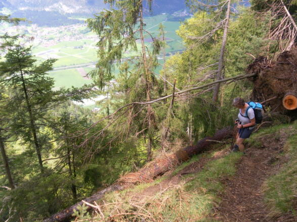 steiler Gipfelabsteig