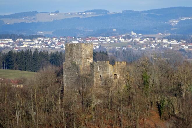 Blick zur Ruine Stauf