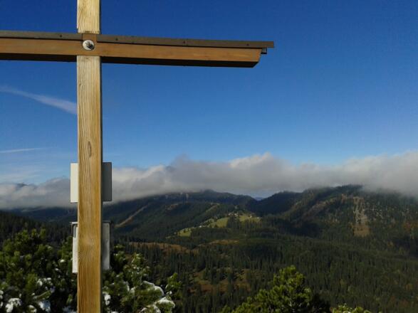 Blick nach Norden mit Halserspitz(in Wolken) und Gufferthütte