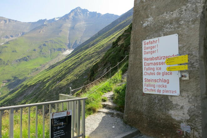 Von der Ostseite des Stausees hinauf zum Heinrich-Schwaiger-Haus