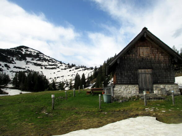 Jagdhütte 1440m mit Petergupf