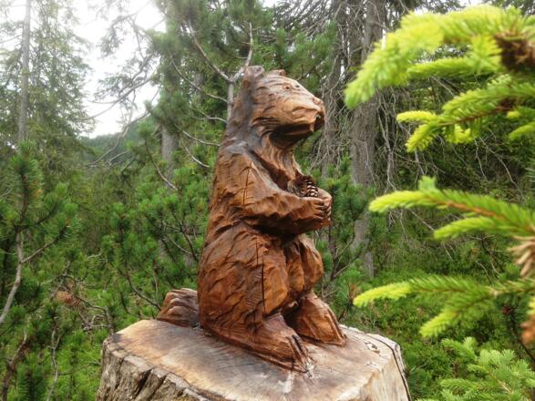 Schnitzerweg der Tiere Bär