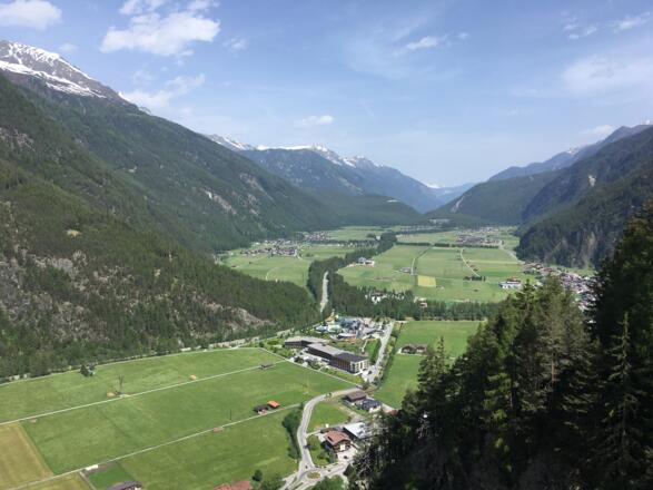 Blick ins Tal von der Hängebrücke
